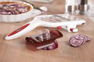 Zyliss 2 in 1 Handheld Slicer with sliced onions